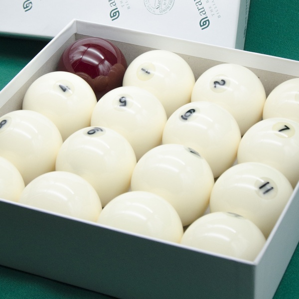 Комплект бильярдных шаров 68 мм "Aramith Standard", красный биток