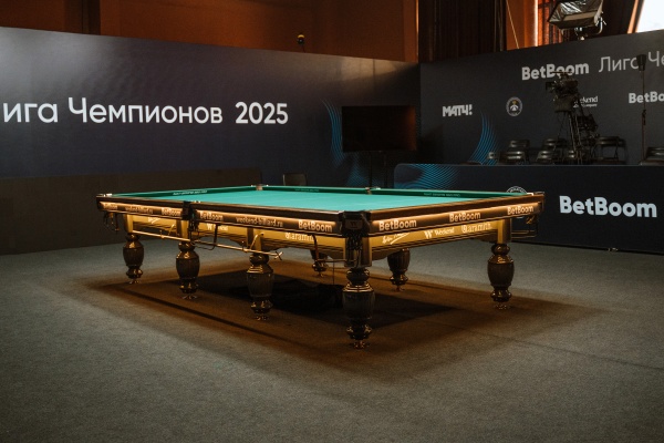 Бильярдный стол для русской пирамиды Weekend "Русский Гранд" (12 футов, 8 ног, 45мм камень) эмаль комбинированный, борта дуб, лузы премиум